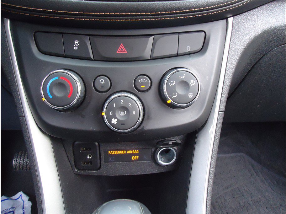 Used 2019 Chevrolet Trax LT w/ LT Convenience Package AWD/4WD image 23