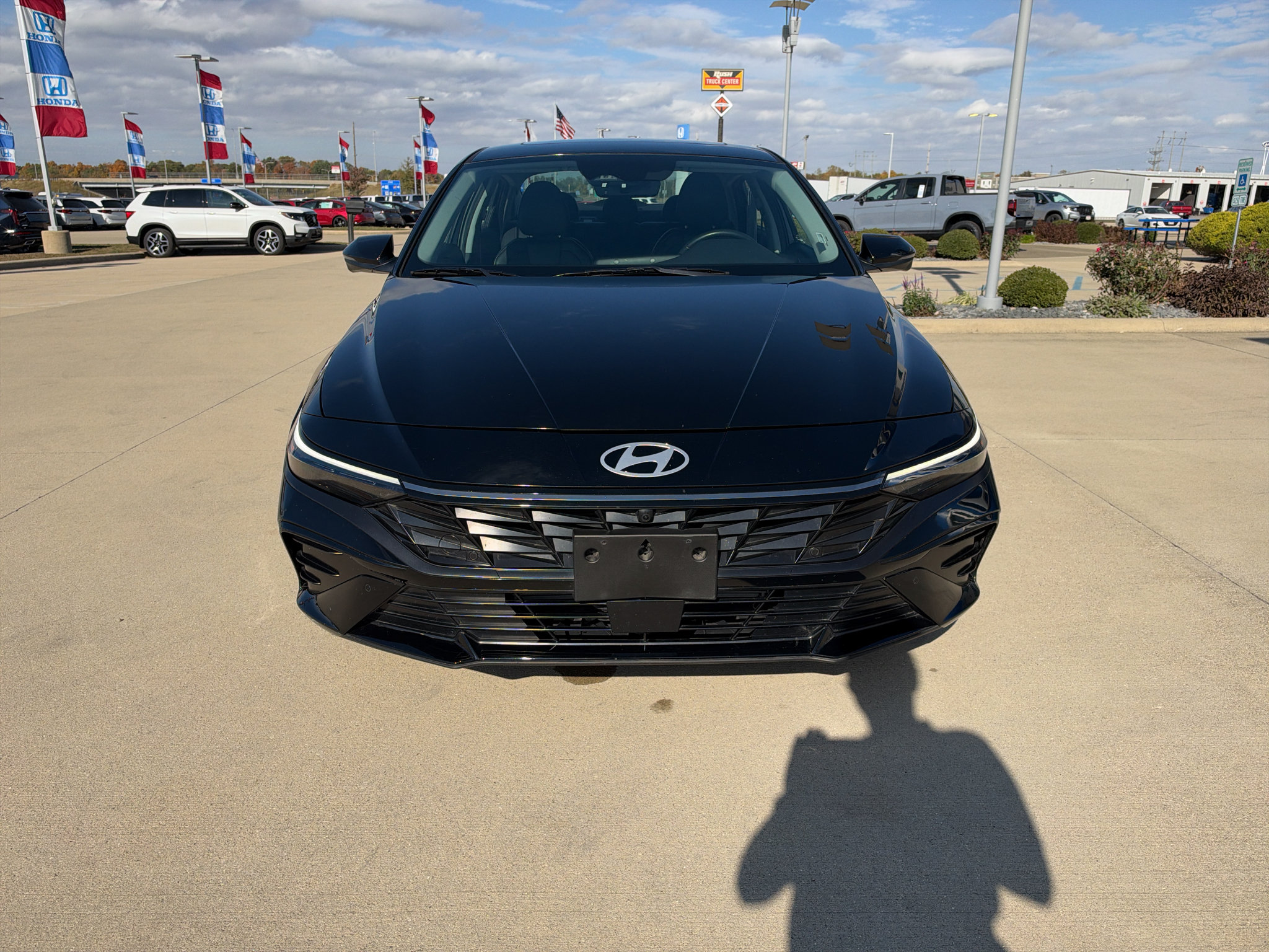Used 2024 Hyundai Elantra Limited FWD image 2