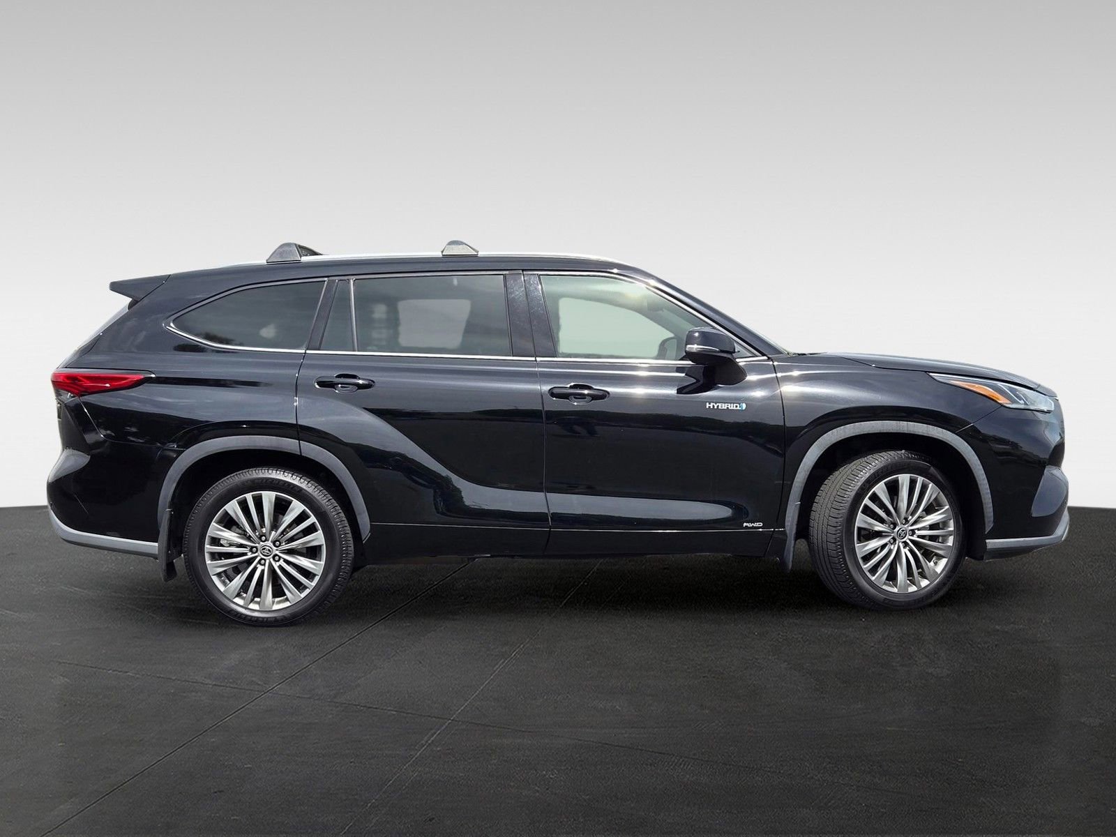 Used 2021 Toyota Highlander Platinum AWD/4WD image 3