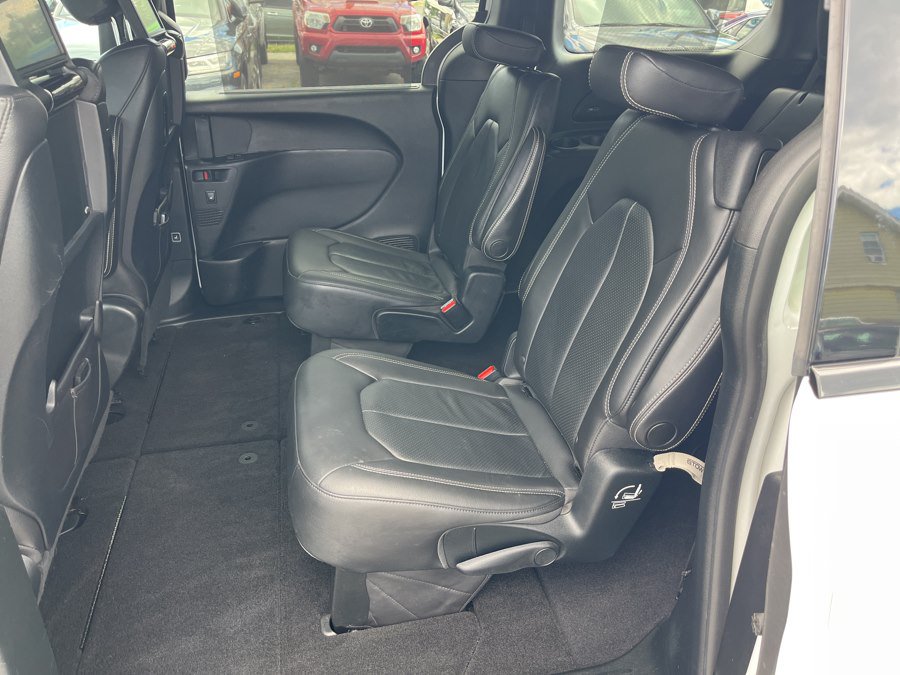 Used 2018 Chrysler Pacifica Touring-L Plus w/ Advanced Safetytec Group FWD image 10