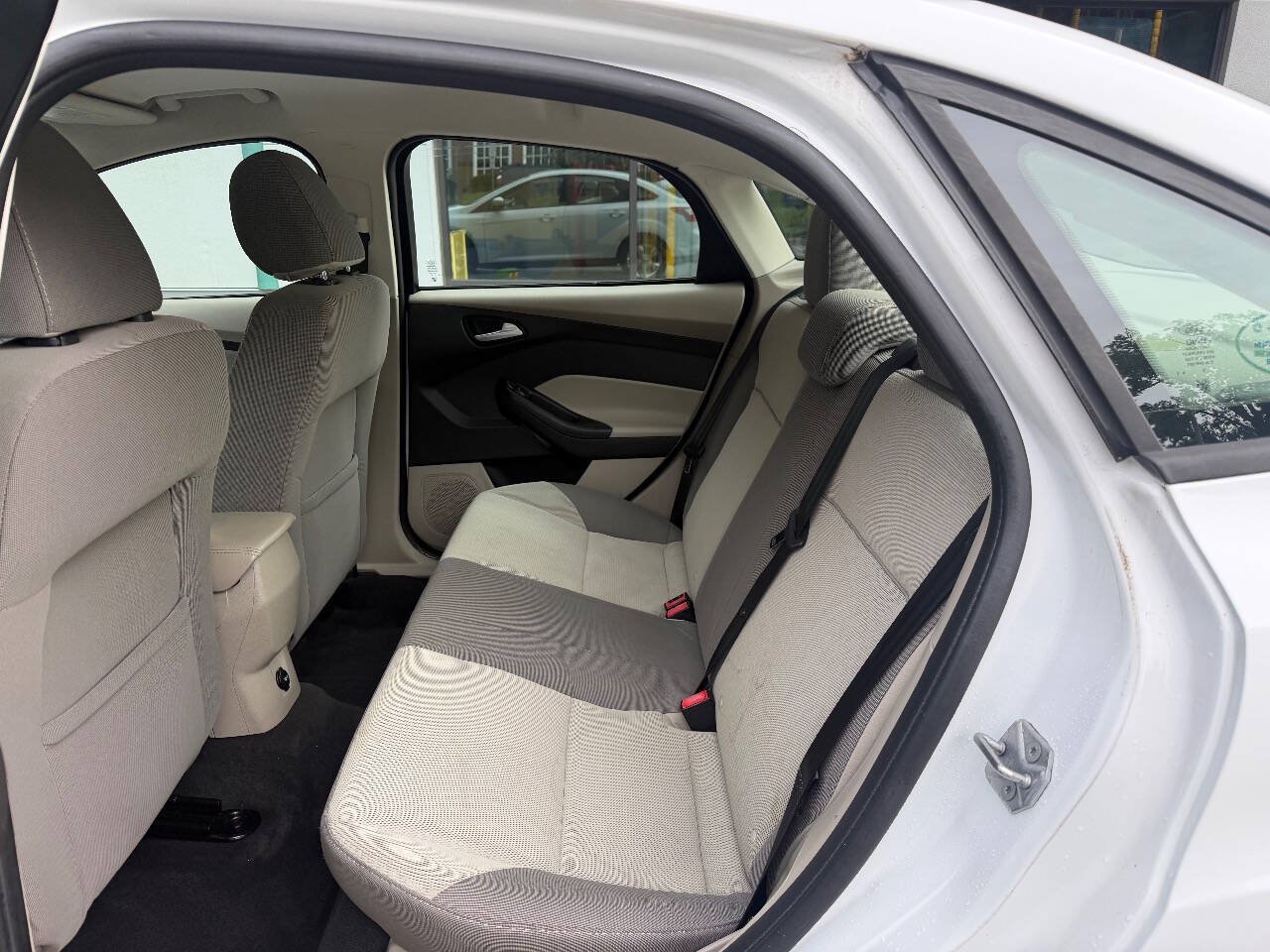 Used 2013 Ford Focus SE w/ SE Winter Pkg FWD image 14