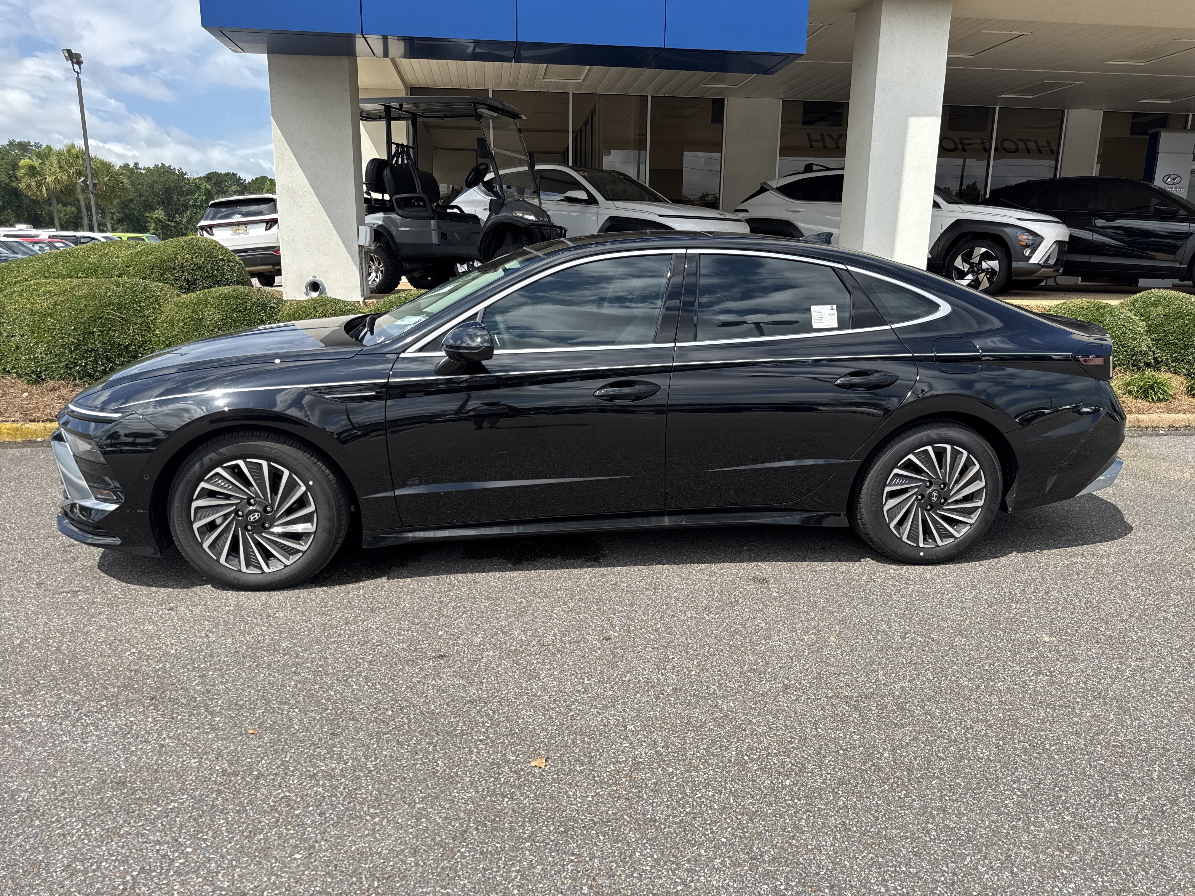 New 2026 Hyundai Sonata Limited FWD image 2