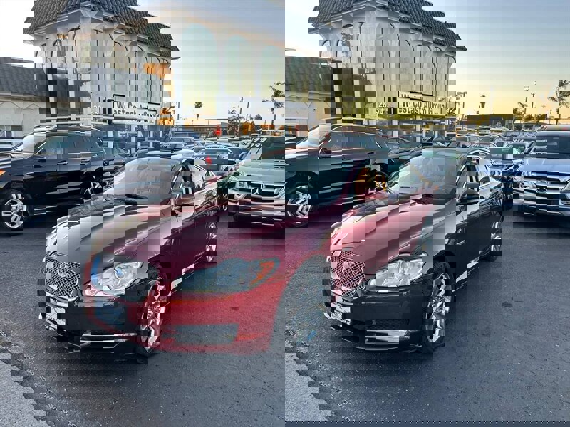 Used 2011 Jaguar XF image 1