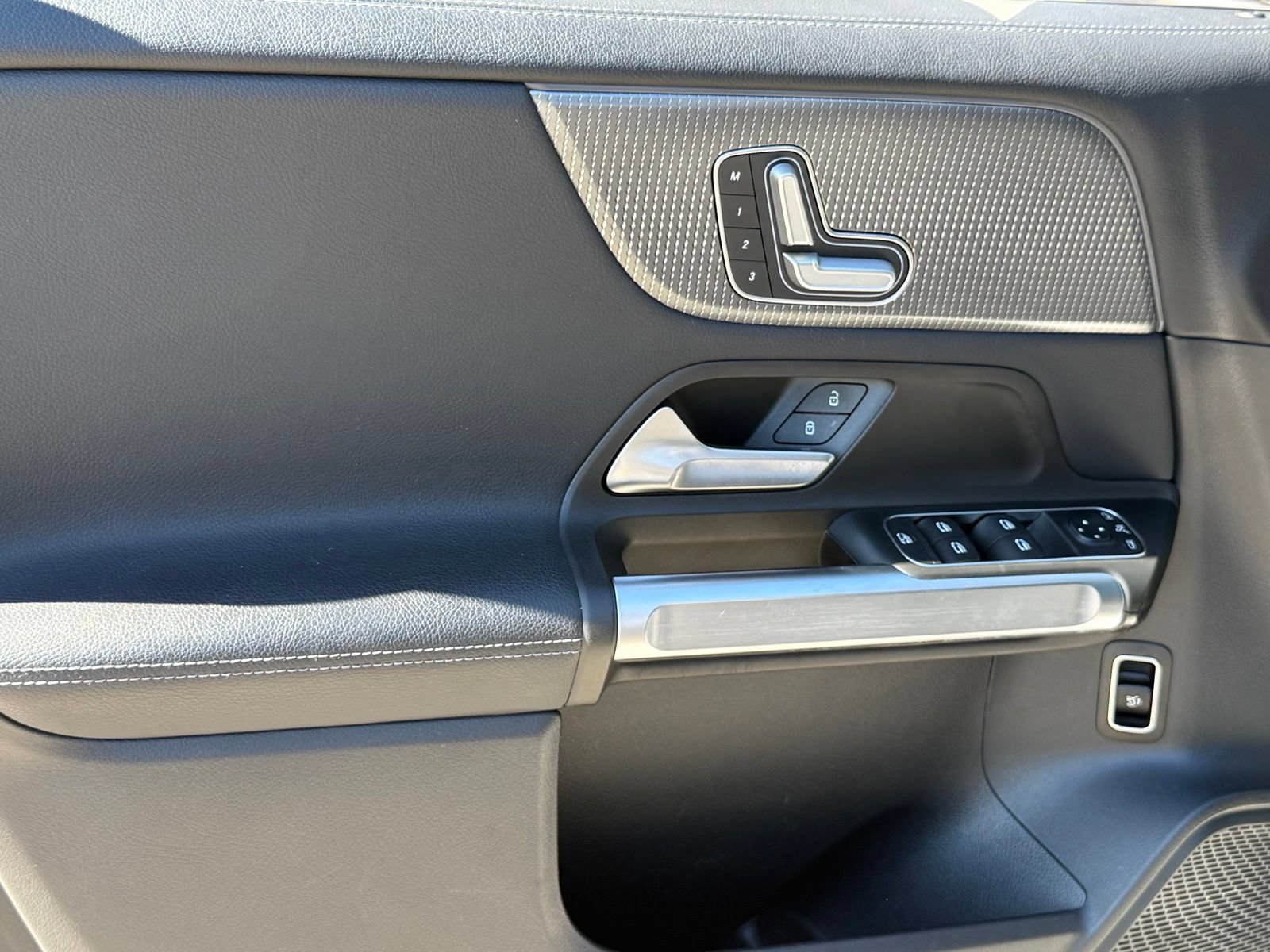 Used 2021 Mercedes-Benz GLB 250 image 20