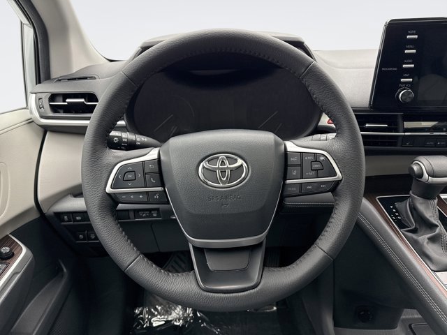 Used 2023 Toyota Sienna XLE image 12