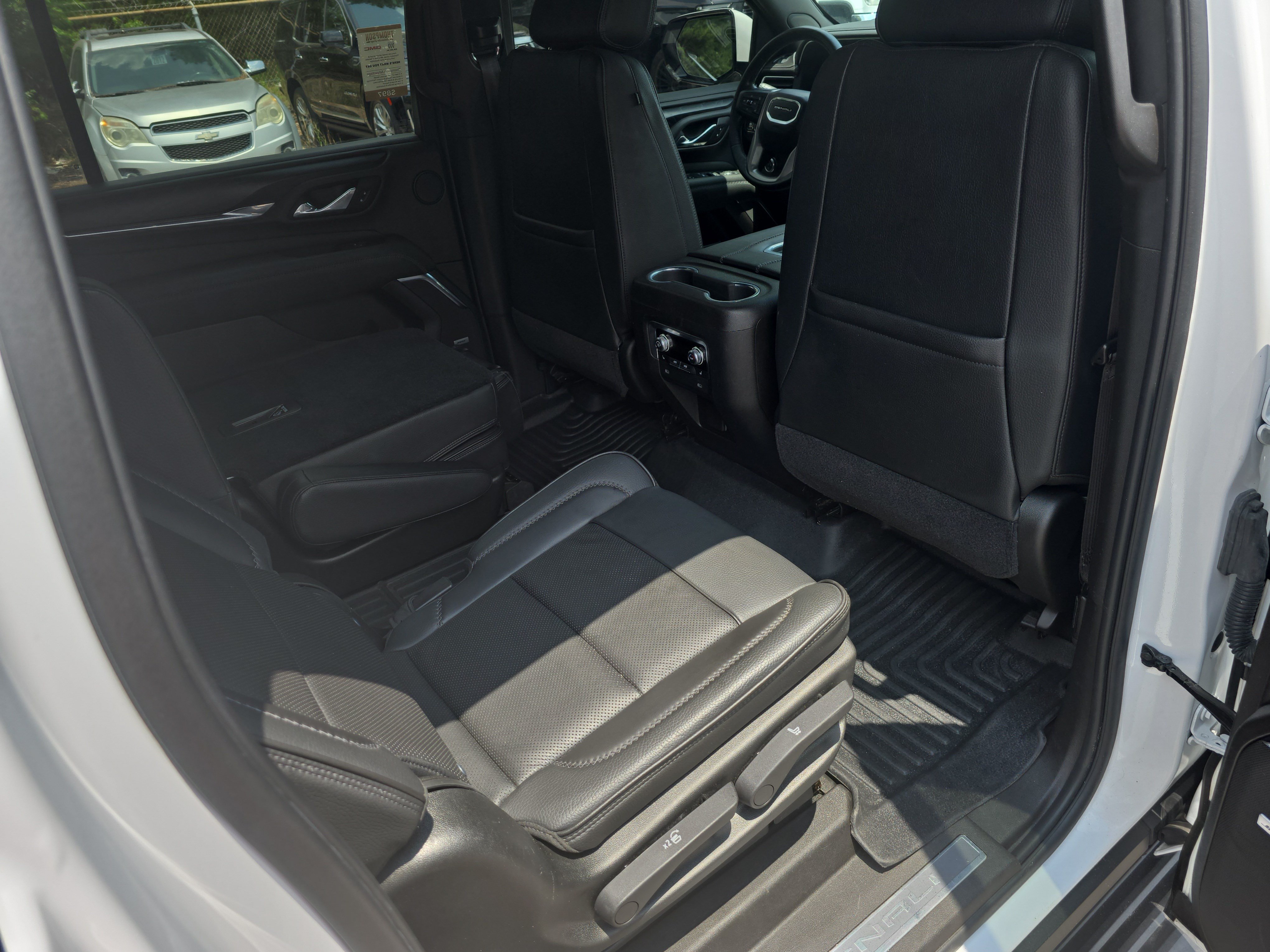 Used 2021 GMC Yukon XL Denali RWD image 11