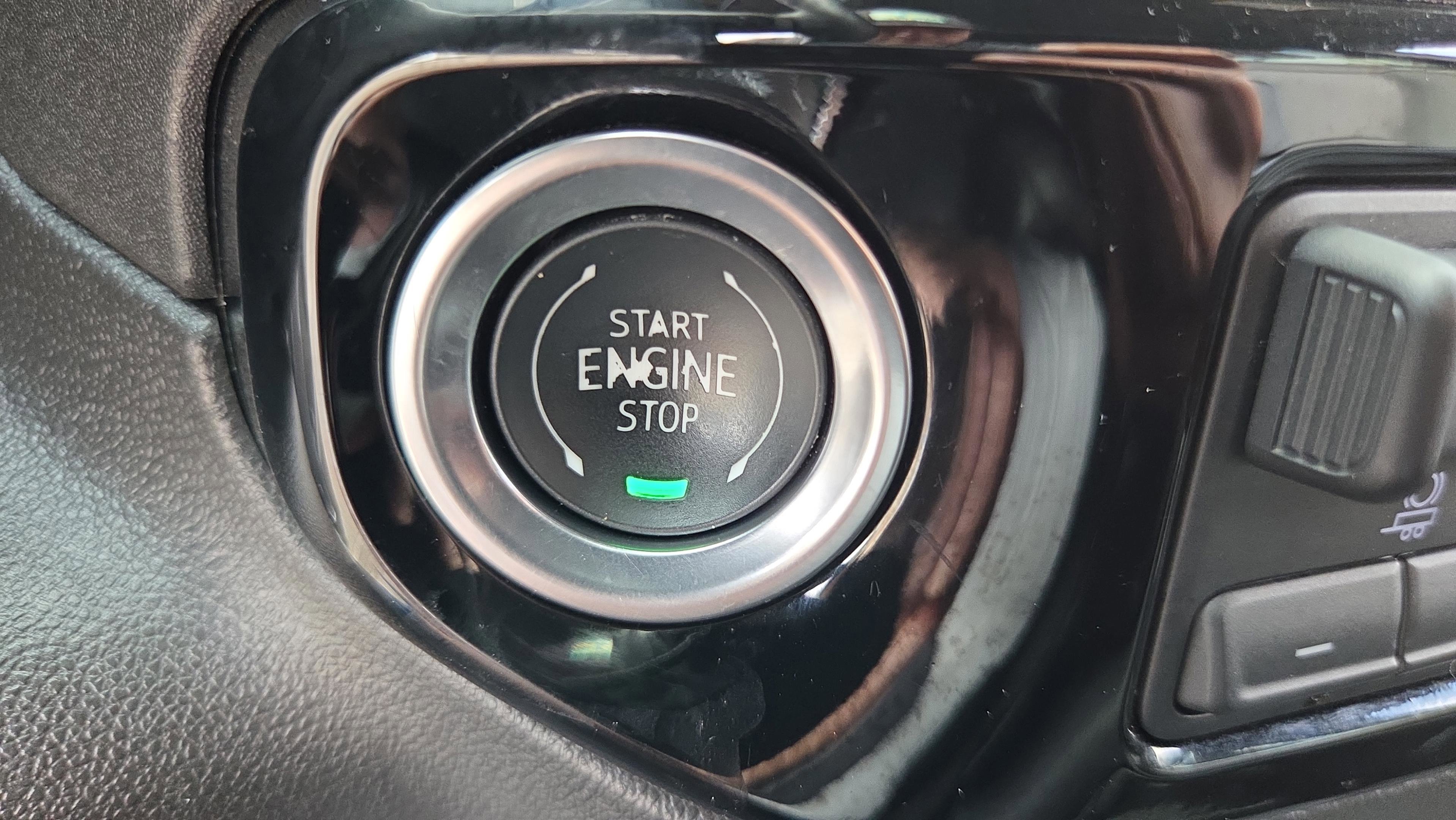 Used 2025 GMC Sierra 1500 SLT image 27