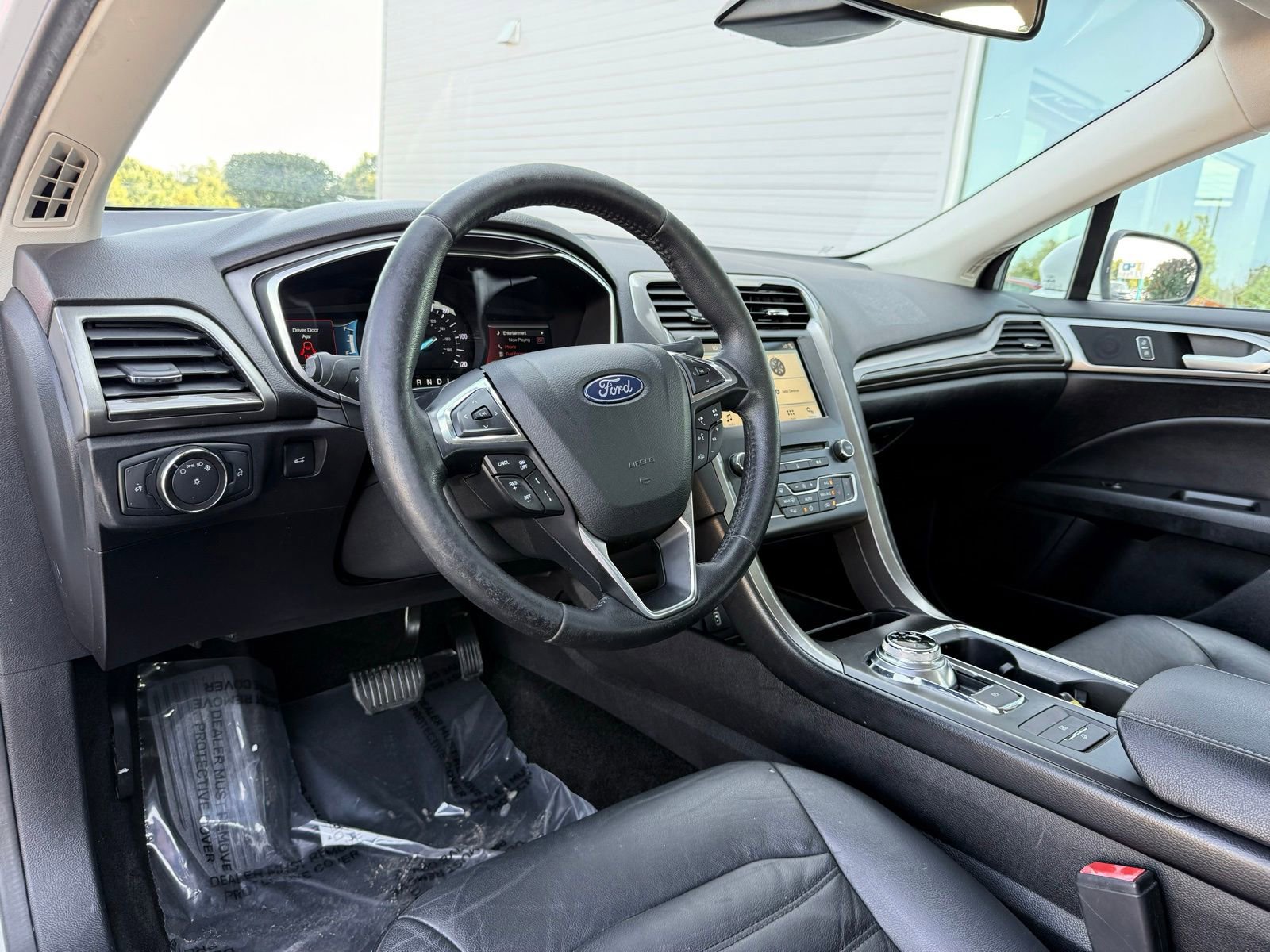 Used 2018 Ford Fusion SE w/ Equipment Group 602A FWD image 14