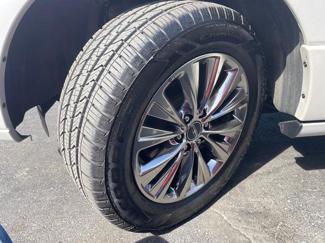 Used 2016 Lincoln Navigator Select image 8