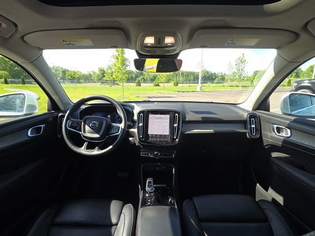 Used 2023 Volvo XC40 B5 Plus AWD/4WD image 21