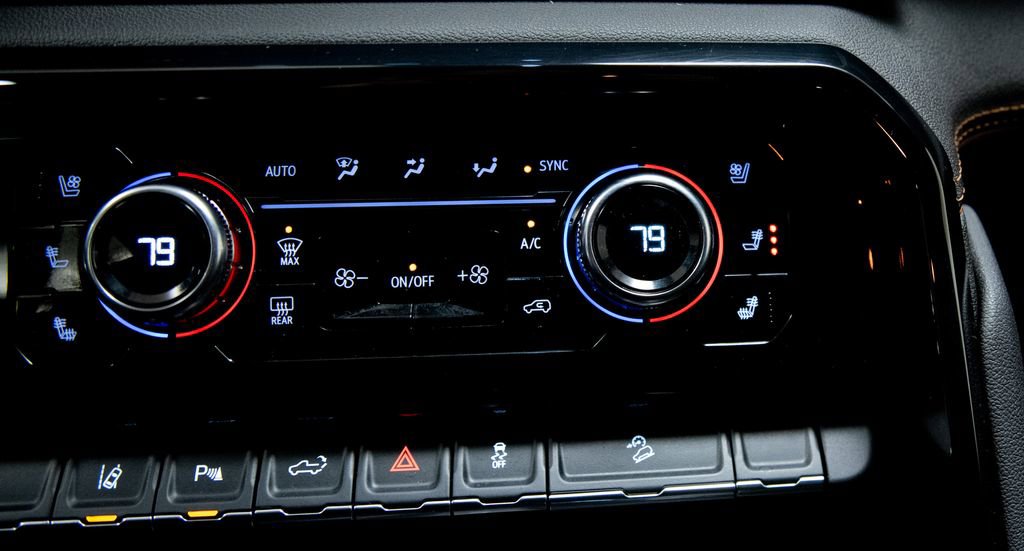 Used 2024 GMC Sierra 2500 AT4 w/ AT4 Preferred Package image 28