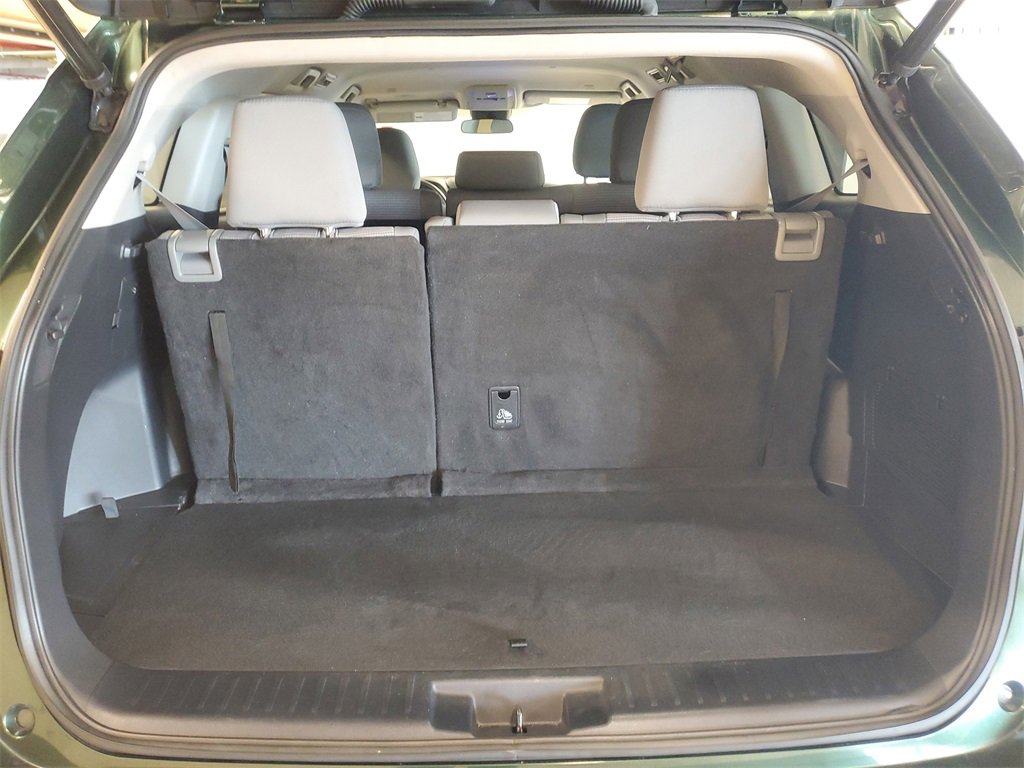 Used 2023 Toyota Highlander LE image 8