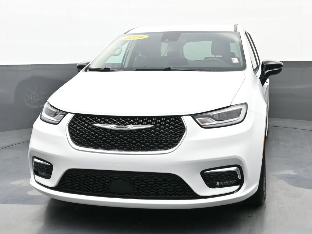 Used 2024 Chrysler Pacifica Touring-L image 7