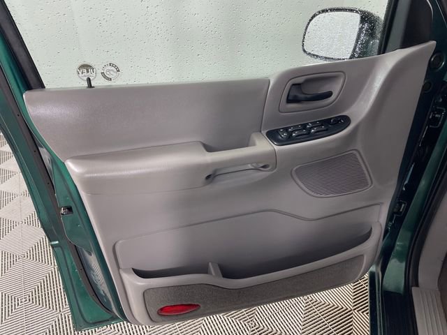 Used 2002 Ford Windstar LX image 15