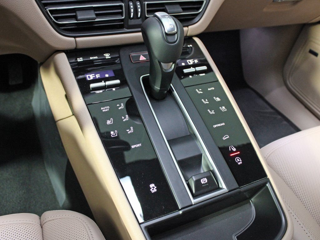Certified 2026 Porsche Macan AWD/4WD image 29