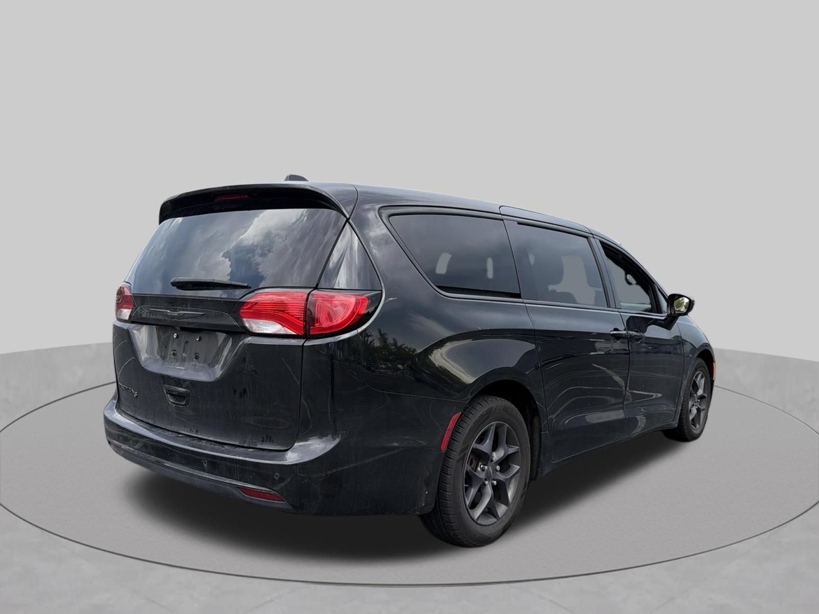 Used 2018 Chrysler Pacifica Touring Plus w/ S Appearance Package FWD image 5