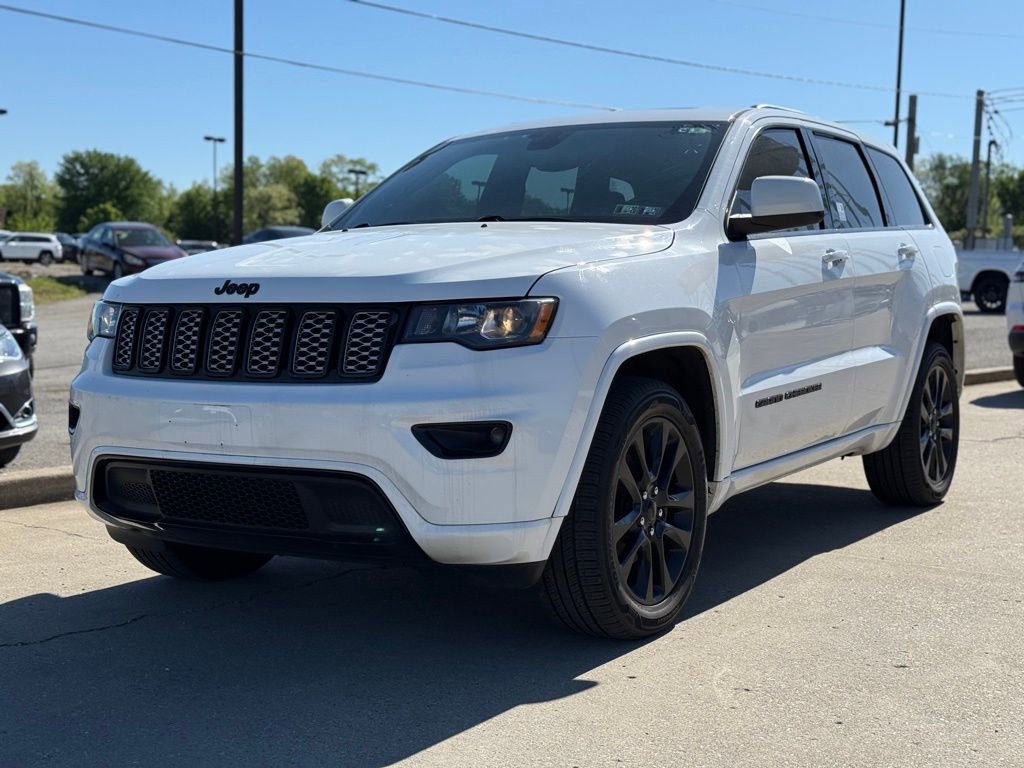 Used 2019 Jeep Grand Cherokee Altitude image 2