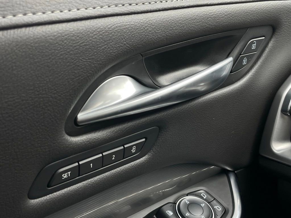 Used 2024 Cadillac XT4 Premium Luxury image 13