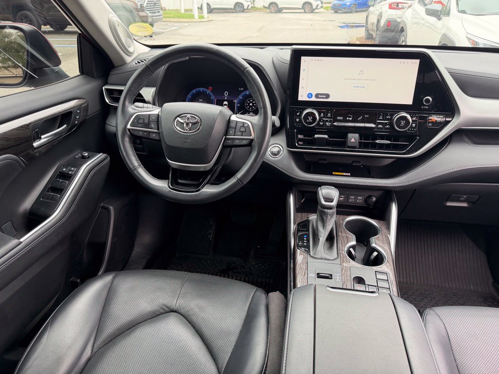 Used 2023 Toyota Highlander Platinum FWD image 20