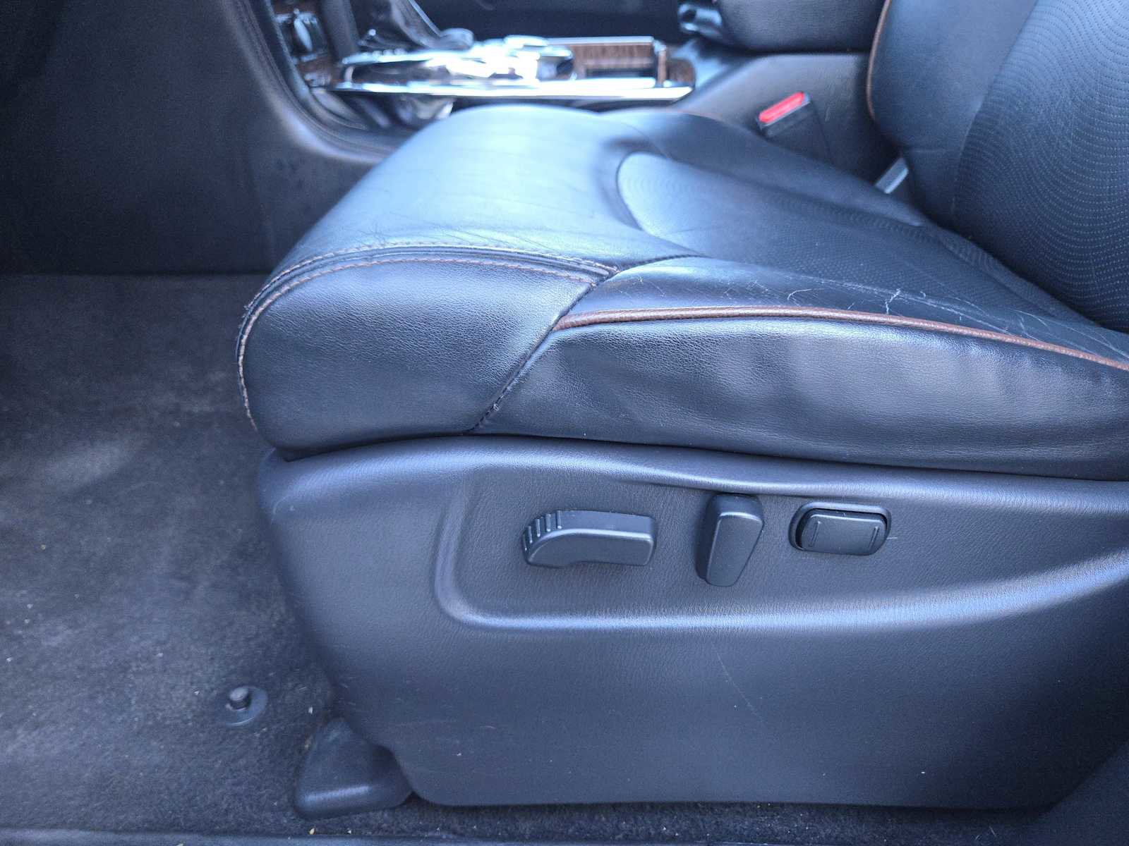 Used 2020 Nissan Armada SL w/ Premium Package image 23