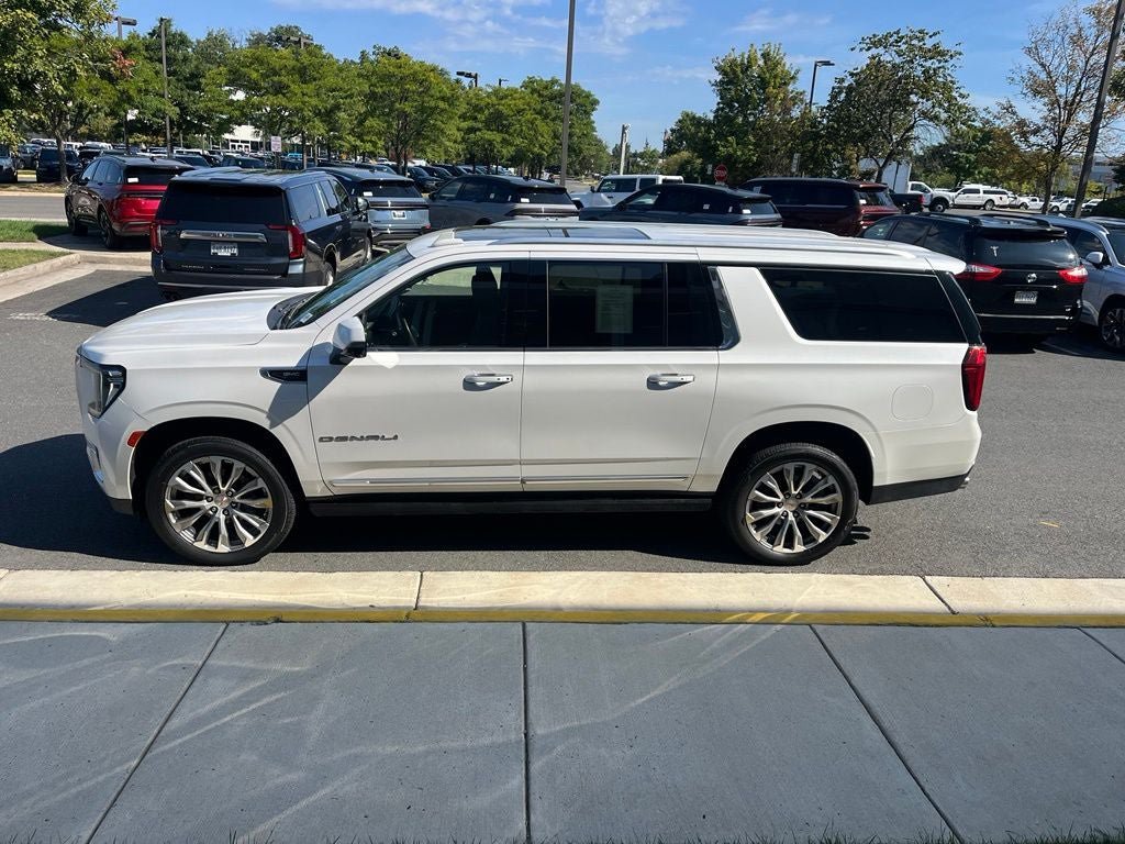 Used 2021 GMC Yukon XL Denali w/ Denali Premium Package AWD/4WD image 5
