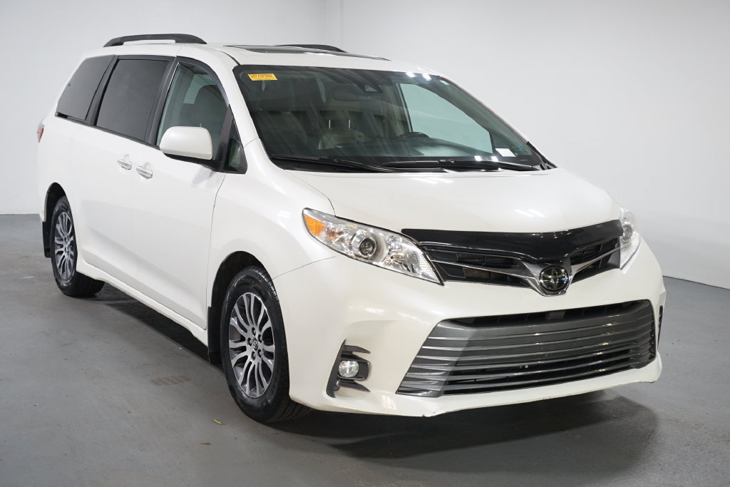 Certified 2020 Toyota Sienna XLE Premium FWD image 3