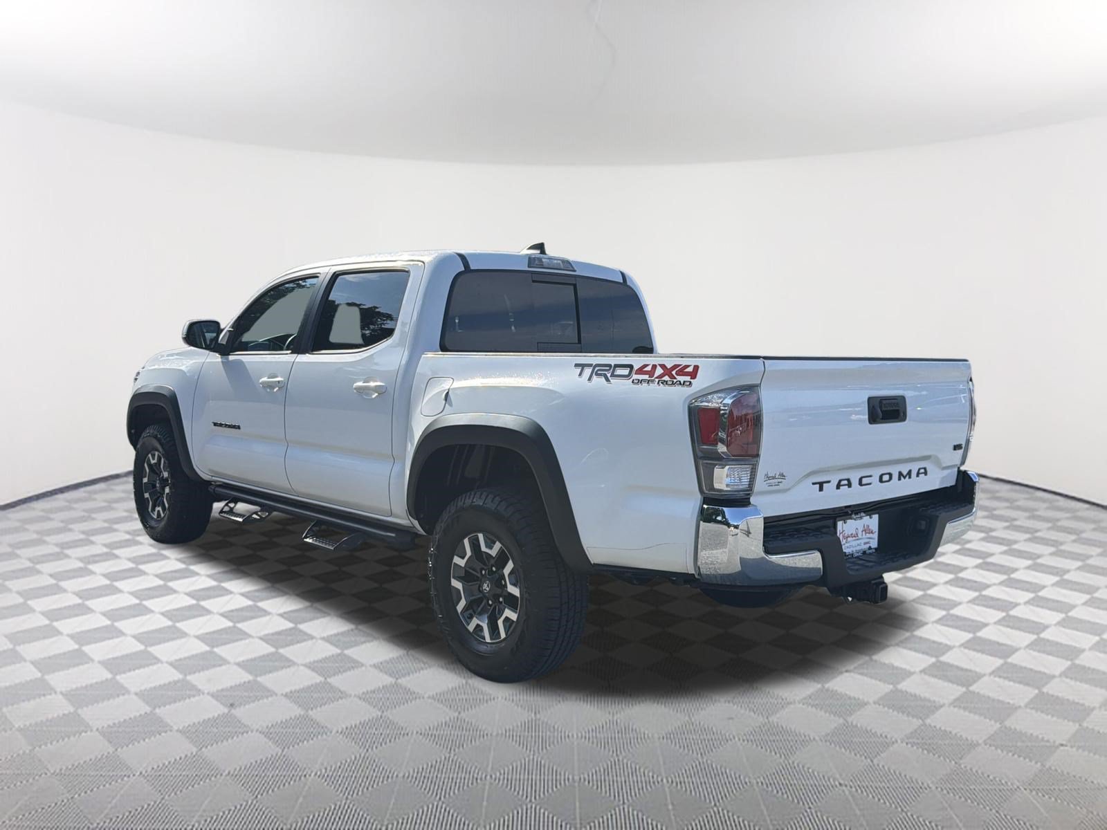 Used 2023 Toyota Tacoma TRD Off-Road w/ Black Out Package (TMS) AWD/4WD image 3