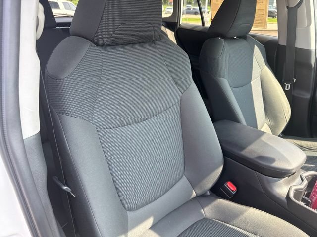 Used 2024 Toyota RAV4 LE AWD/4WD image 16