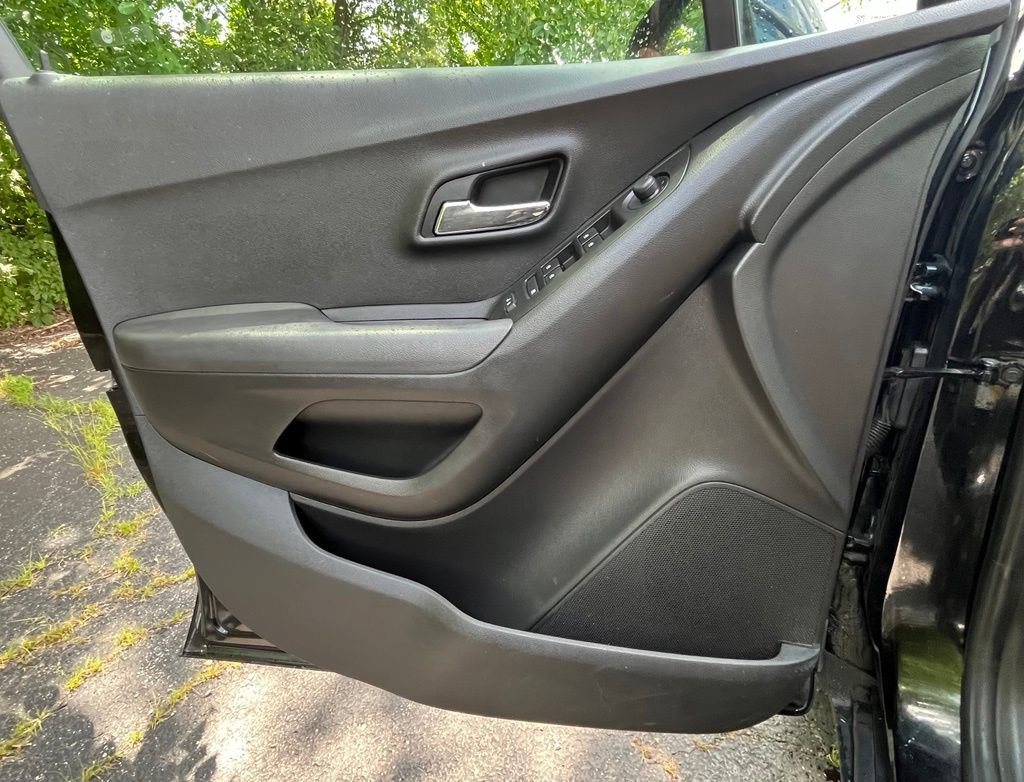 Certified 2020 Chevrolet Trax LT w/ LT Convenience Package FWD image 9