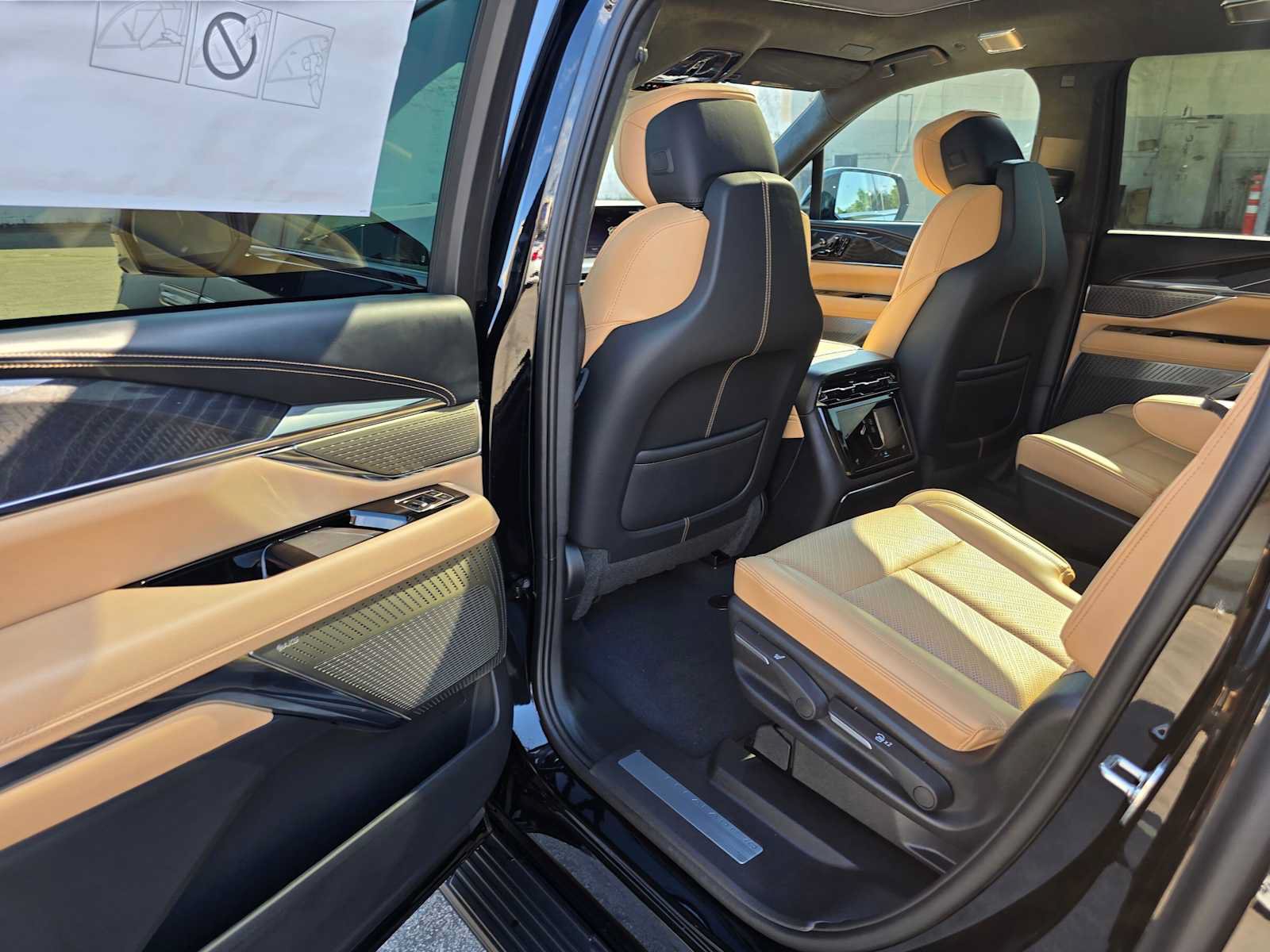 New 2026 Cadillac Escalade IQL Sport 2 w/ LPO, ONYX Package AWD/4WD image 16
