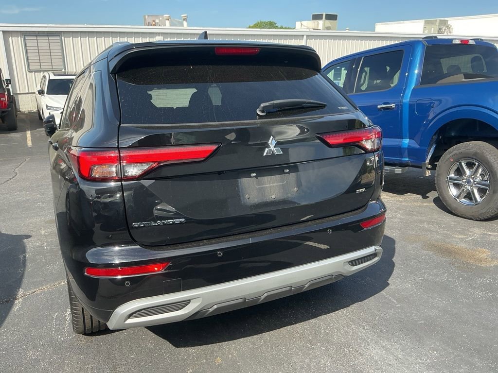 Used 2022 Mitsubishi Outlander SEL AWD/4WD image 3