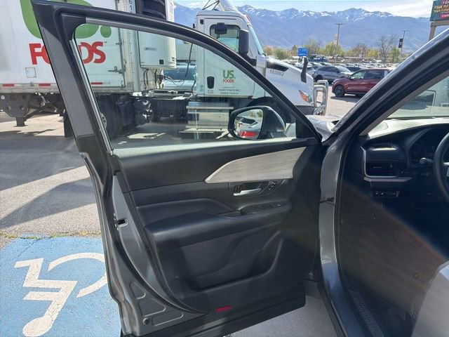 Used 2025 Toyota Grand Highlander AWD image 10