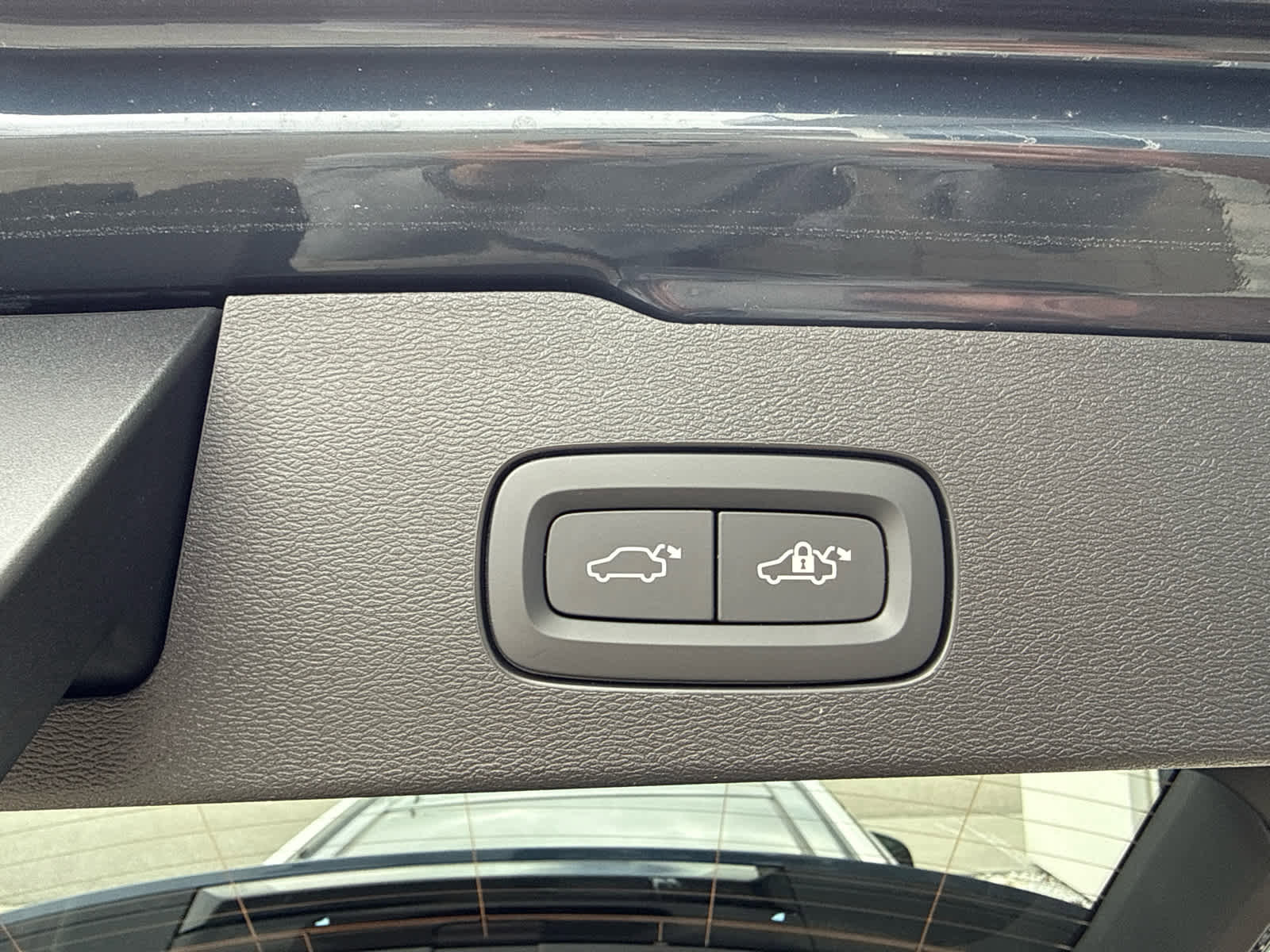 New 2026 Volvo V60 B5 Cross Country Plus w/ Protection Package Premier image 21