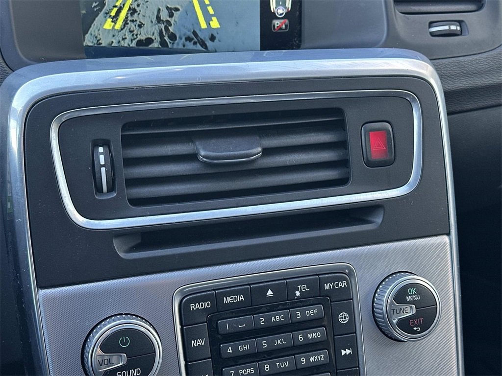 Used 2017 Volvo V60 T5 Cross Country w/ Convenience Package image 32