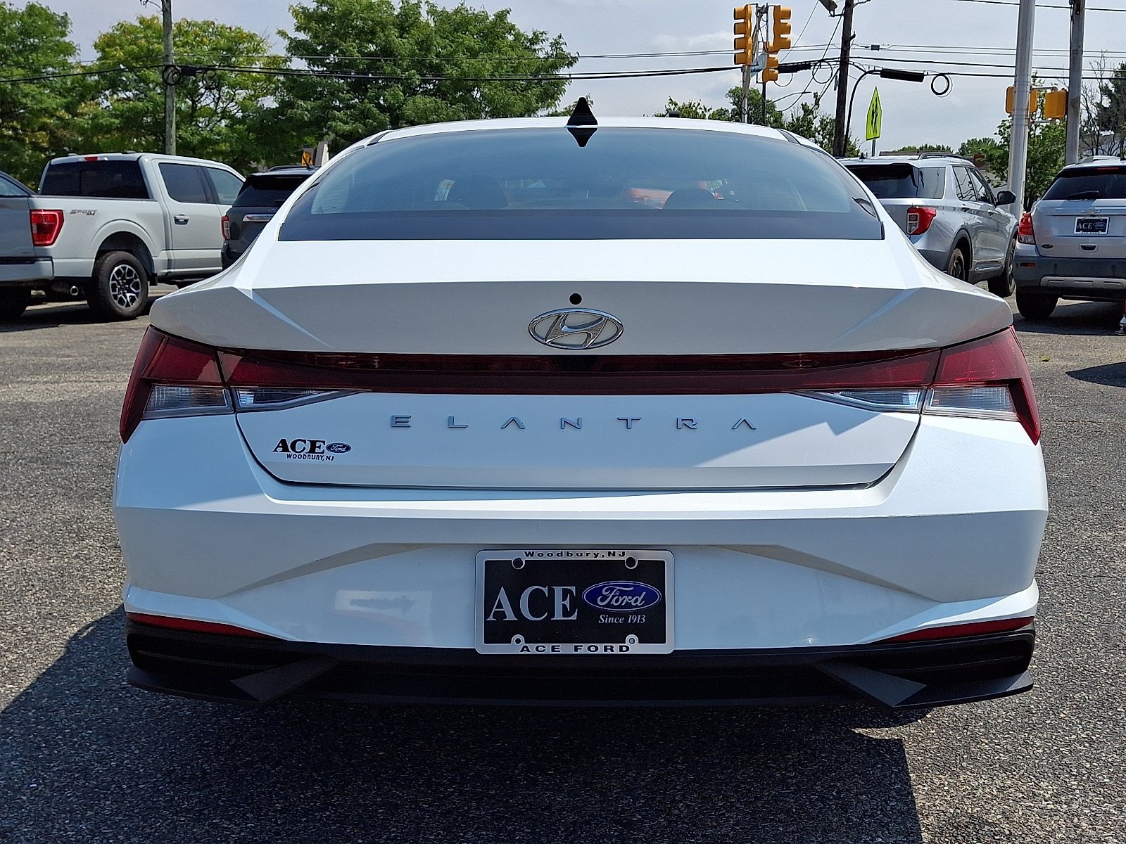 Used 2023 Hyundai Elantra SEL w/ Convenience Package FWD image 5