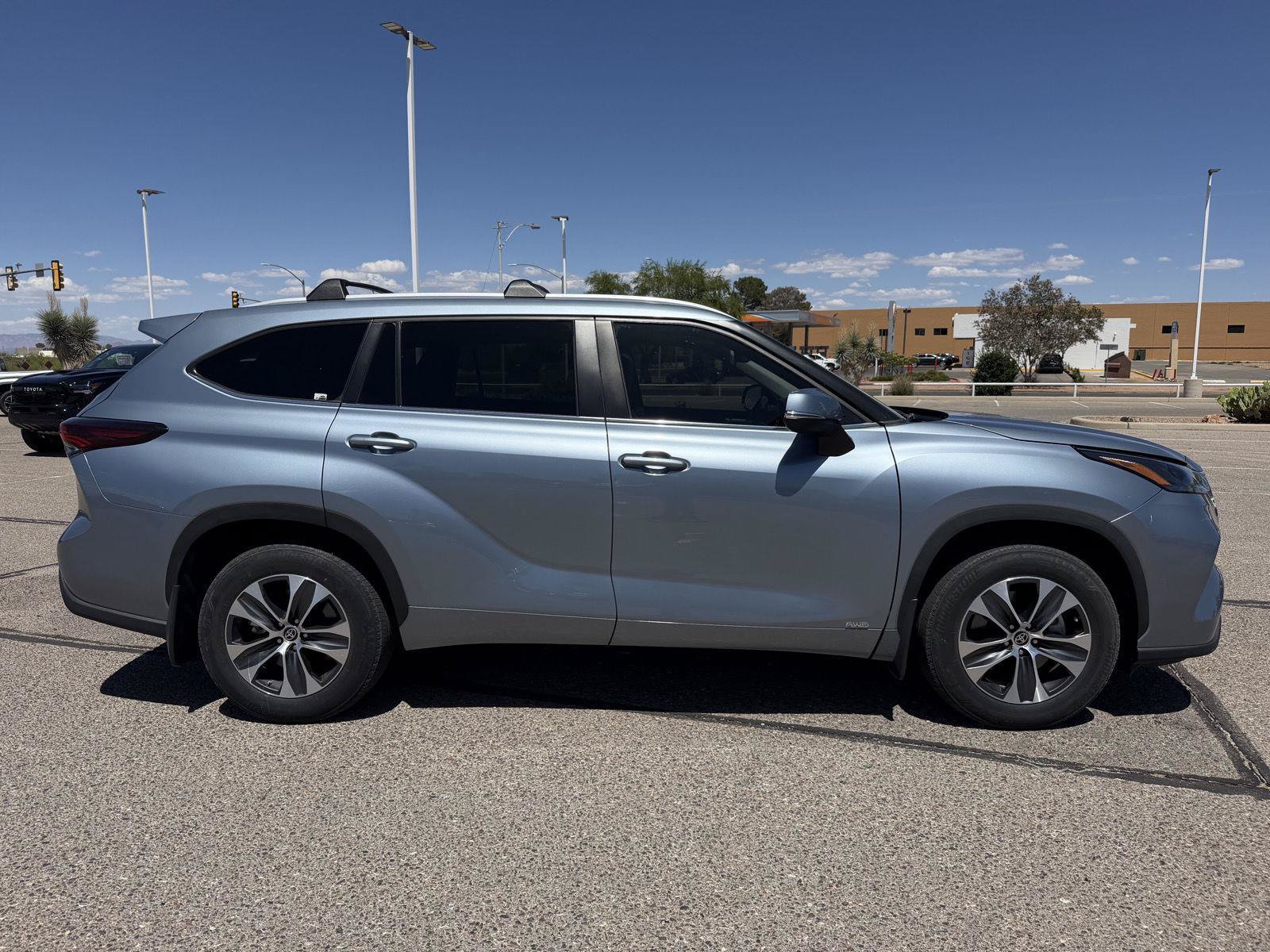 Used 2024 Toyota Highlander XLE AWD/4WD image 7