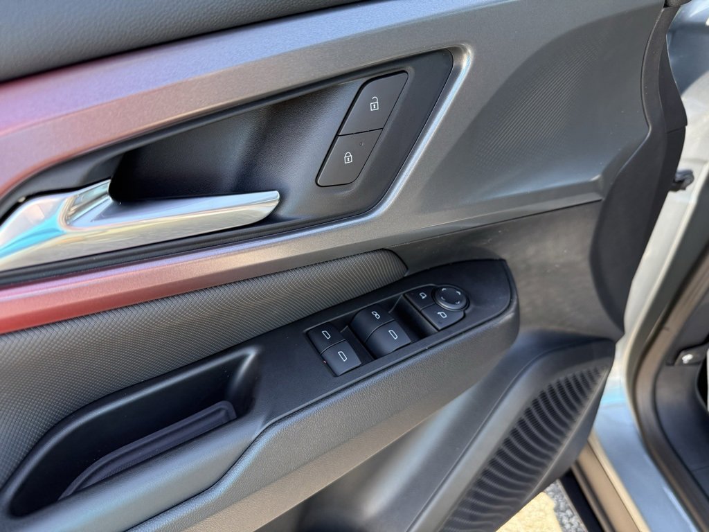 New 2025 Chevrolet Equinox EV RS image 10