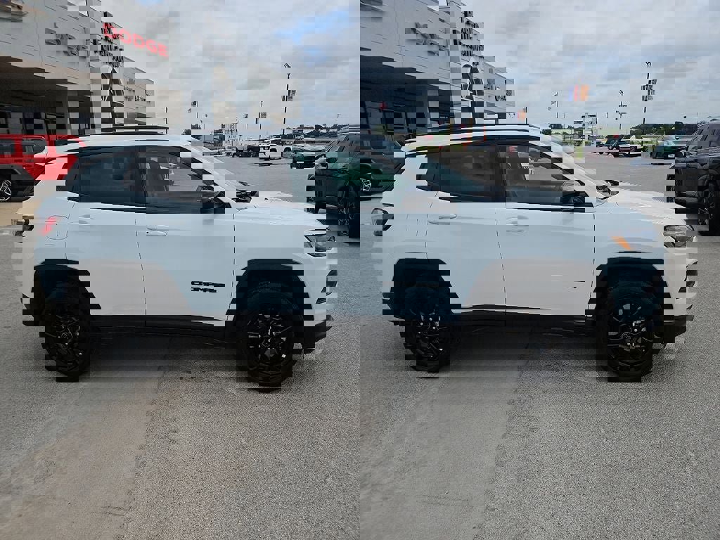 New 2026 Jeep Compass Latitude image 9