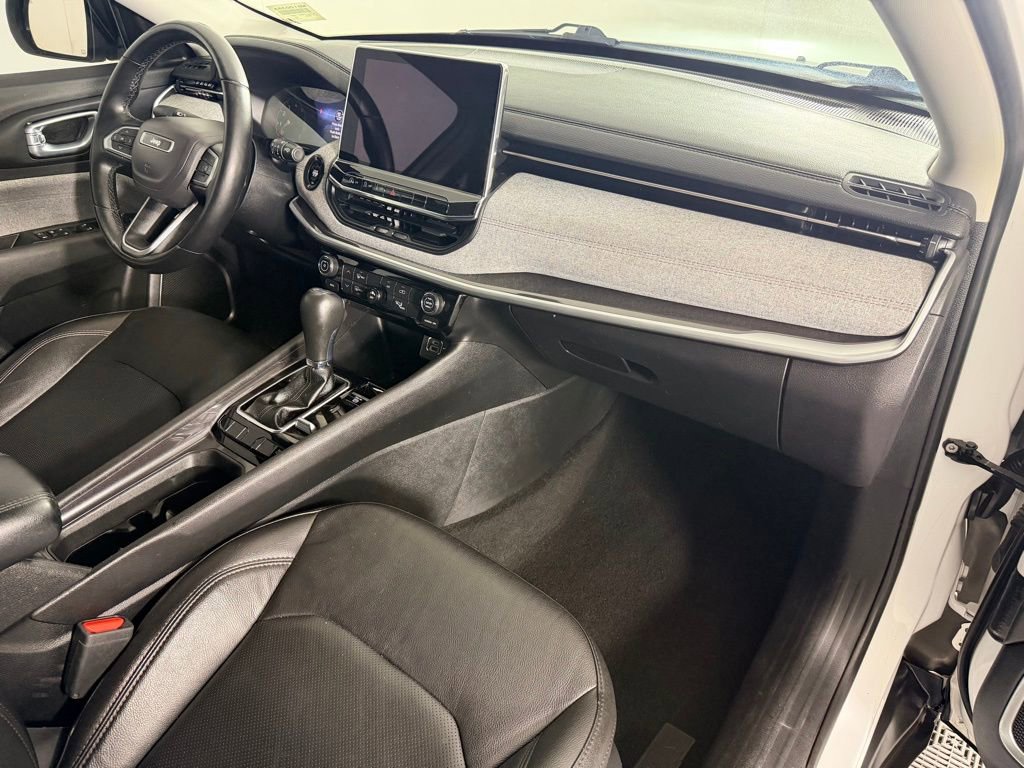 Used 2022 Jeep Compass Latitude image 32