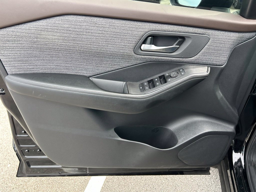 Certified 2023 Nissan Rogue SV FWD image 19