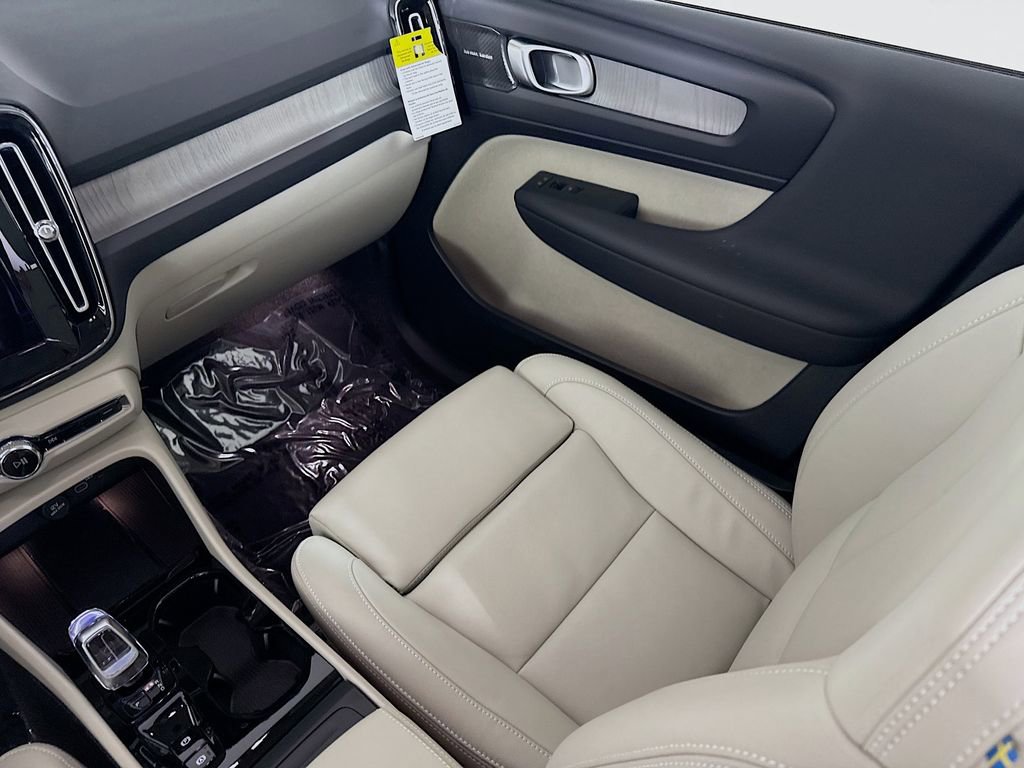 Certified 2026 Volvo XC40 B5 Ultra w/ Climate Package image 25