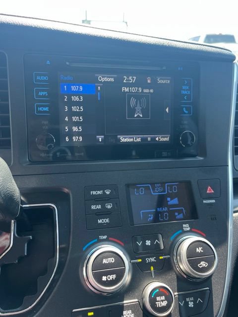 Used 2017 Toyota Sienna SE Premium FWD image 42