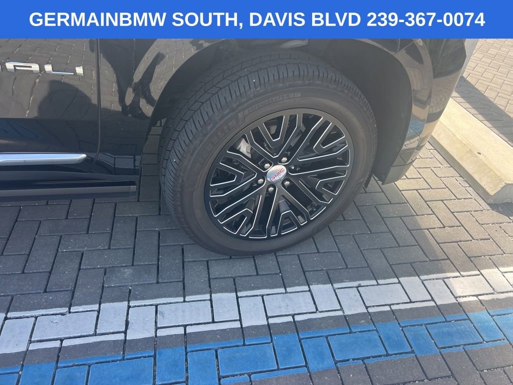 Used 2021 GMC Yukon XL Denali w/ Denali Premium Package AWD/4WD image 12