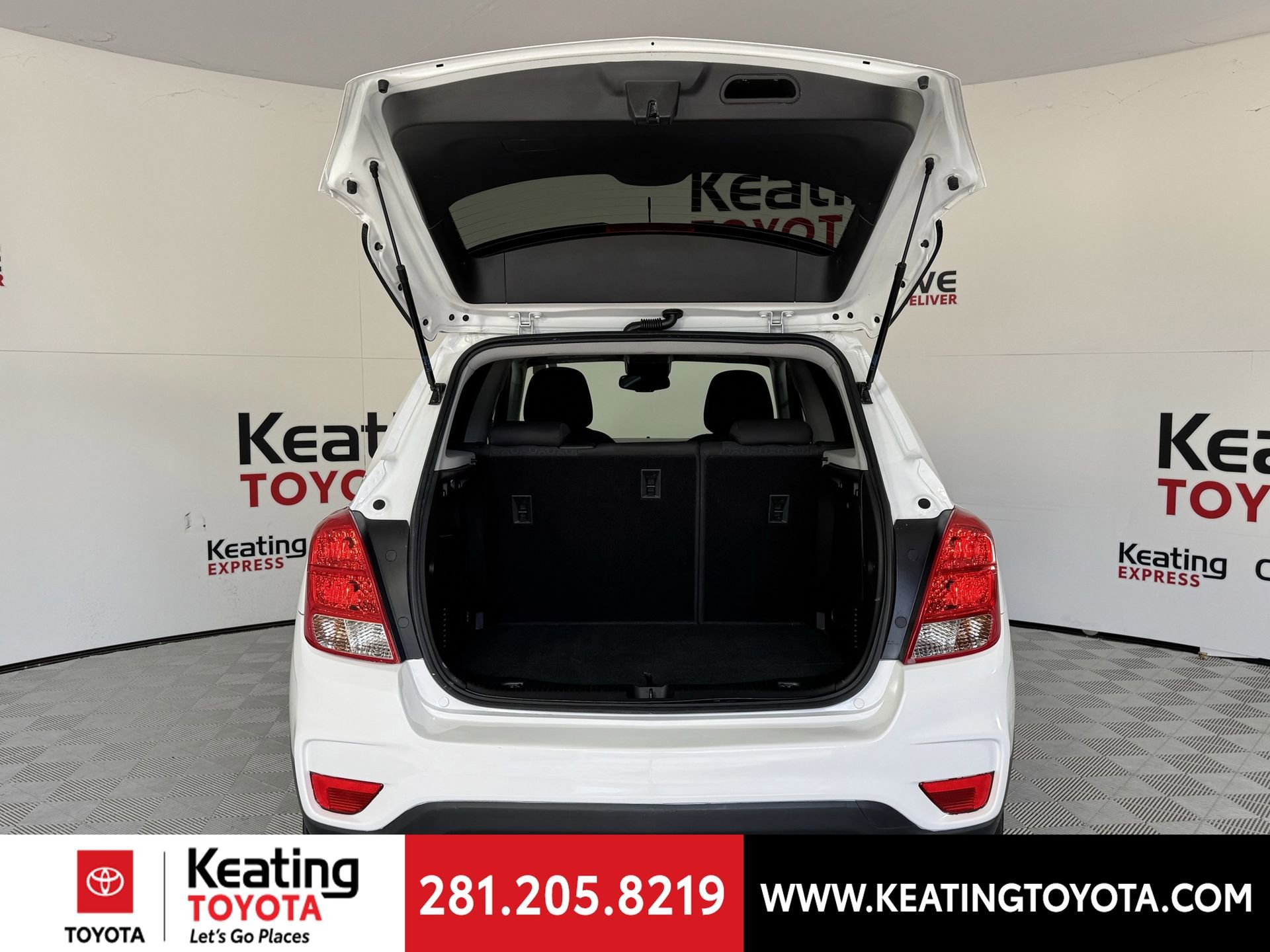 Used 2022 Chevrolet Trax LS w/ Tint and Cruise Package image 17