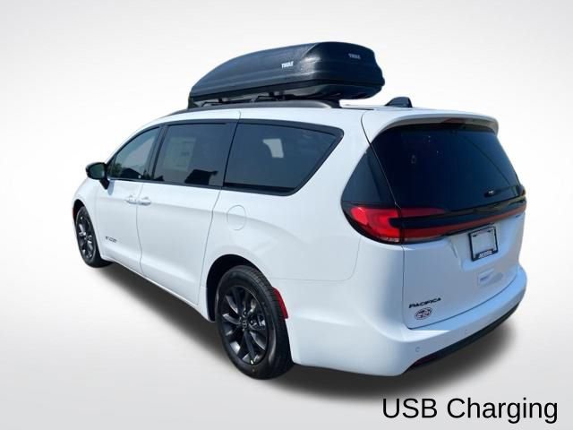 New 2025 Chrysler Pacifica Select w/ Fav Edition Package image 3