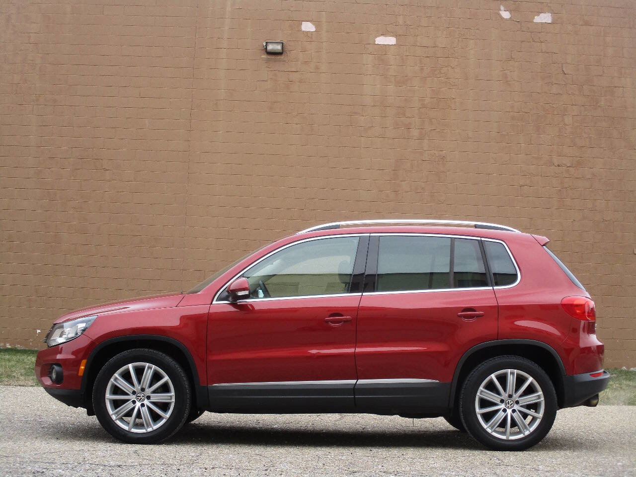 Used 2016 Volkswagen Tiguan SE image 5