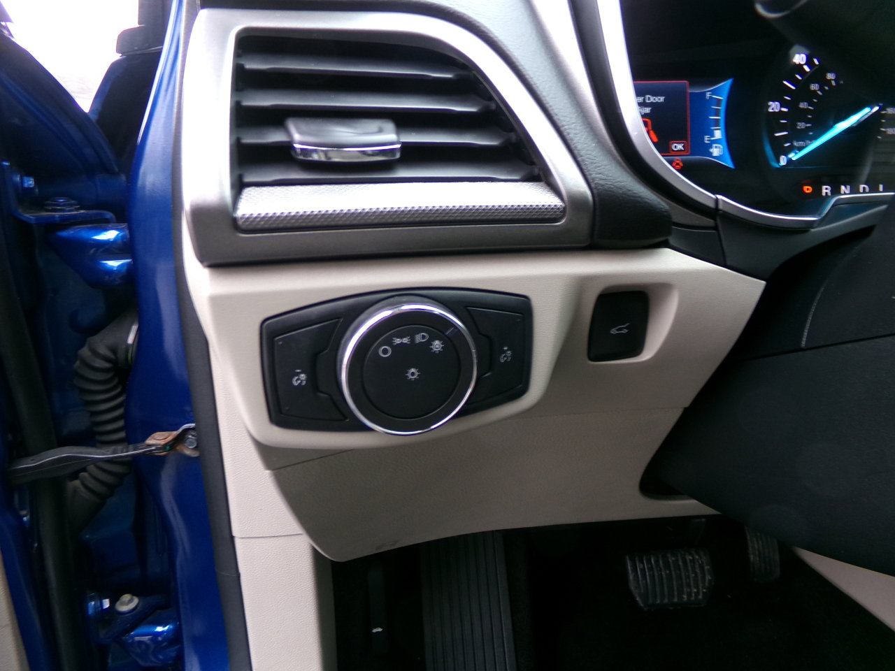 Used 2018 Ford Fusion SE image 13