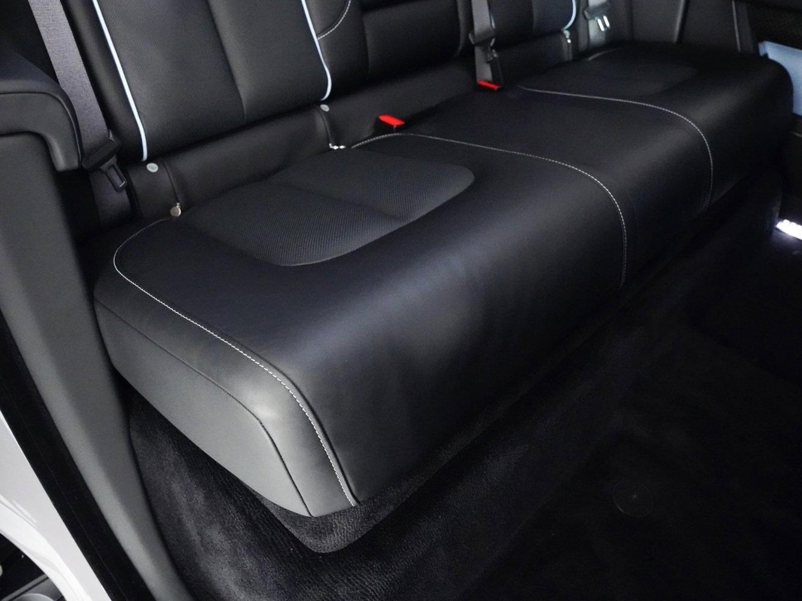 Used 2024 Rolls-Royce Cullinan Black Badge AWD/4WD image 29