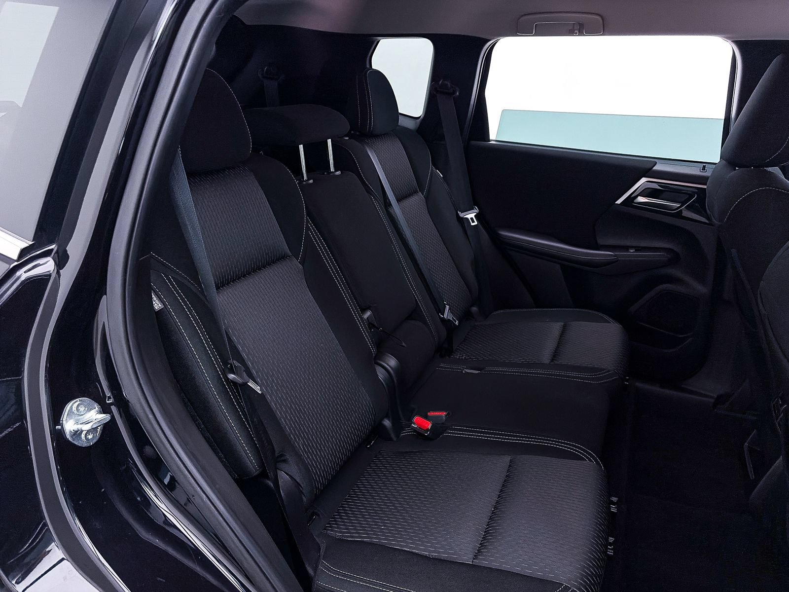 Used 2023 Mitsubishi Outlander ES FWD image 32