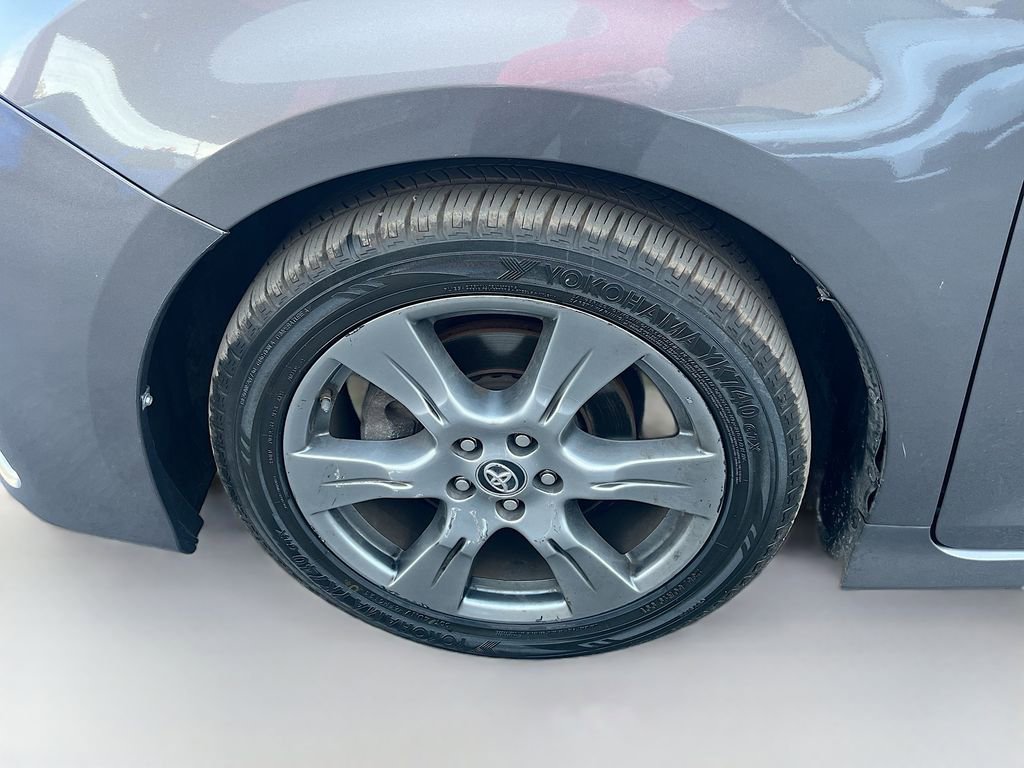 Used 2020 Toyota Sienna SE w/ Carpet Mat Package FWD image 30